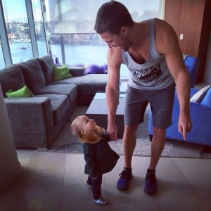 Stephen Amell Kimdir? - Arrow 2 stephen-amell-mavi 1