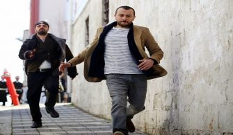 Mutlu Ol Yeter Poster