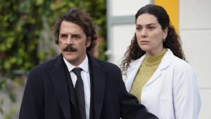 Annem Ankara dizisi final afişi - Bergüzar Korel ve Mehmet Günsür