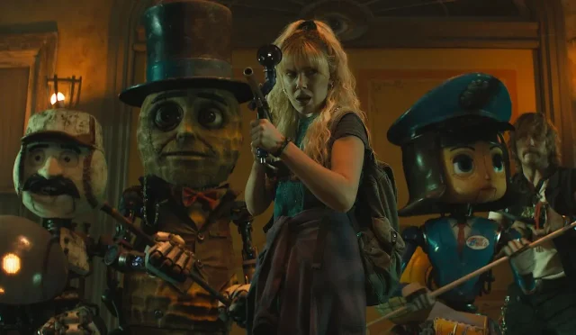 The Electric State Filmi fragman görüntüsü - Millie Bobby Brown ve Chris Pratt