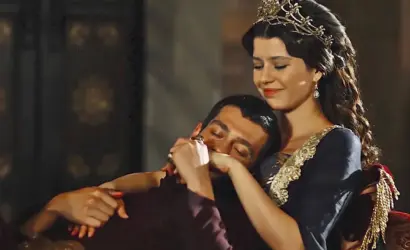 Beren Saat ve Ekin Koç Yorgun Atlar Filmi