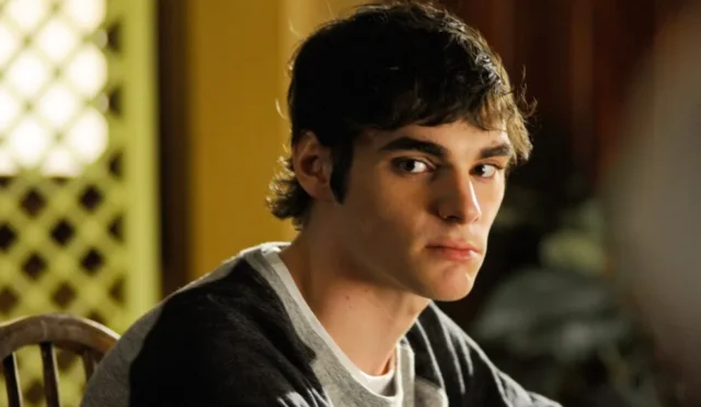 Breaking Bad - RJ Mitte - Walter White Jr. (Flynn)