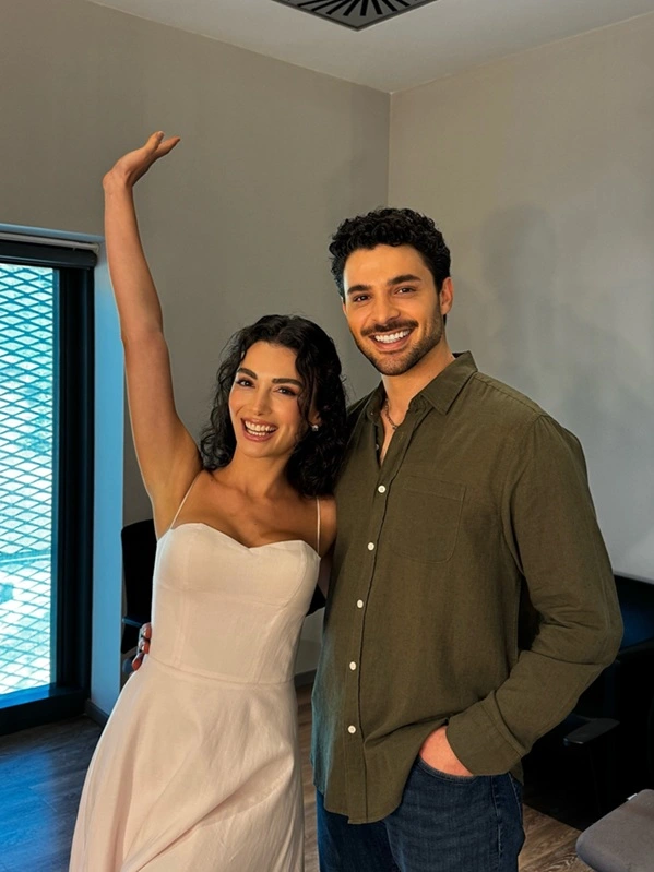 Tell Me Troy Dizisi Geliyor Halit Özgür Sarı ve Özge Yağız Başrolde! 1 Halit Özgür Sarı ve Özge Yağız Tell Me Troy Dizisi - Bana Truva'yı Anlat